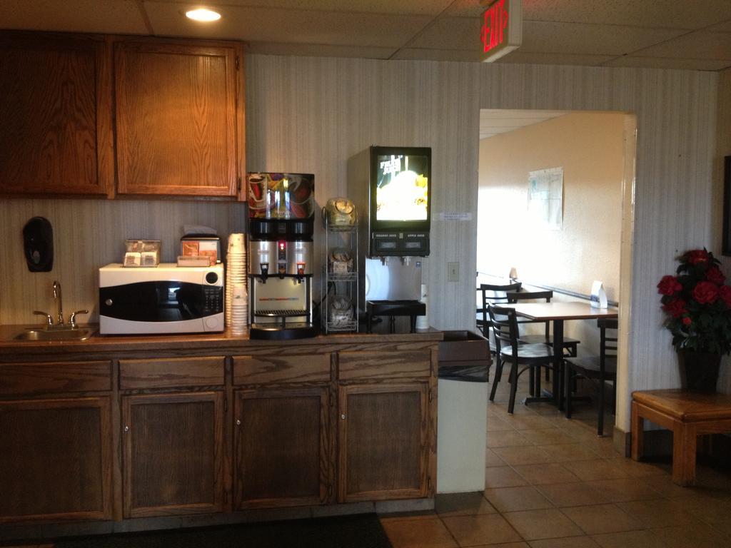 Travelodge By Wyndham Deer Lodge Montana Exterior foto
